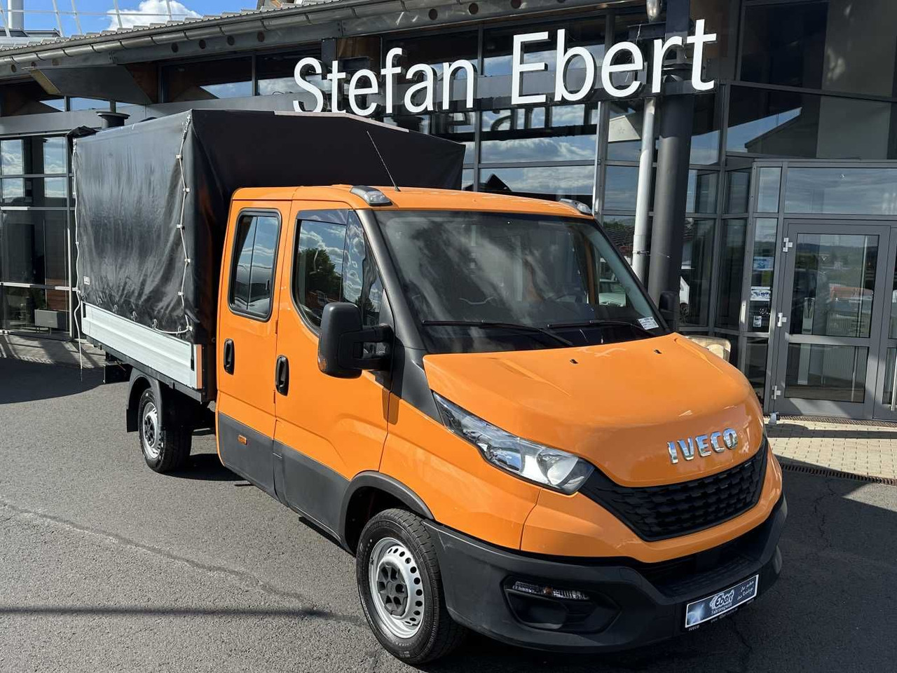 Iveco Daily 35S14 Pritsche+Plane *AHK*Ladekran*7-Sitze - Curtain side van: picture 1 Iveco Daily 35S14 Pritsche+Plane *AHK*Ladekran*7-Sitze - Curtain side van: picture 1
