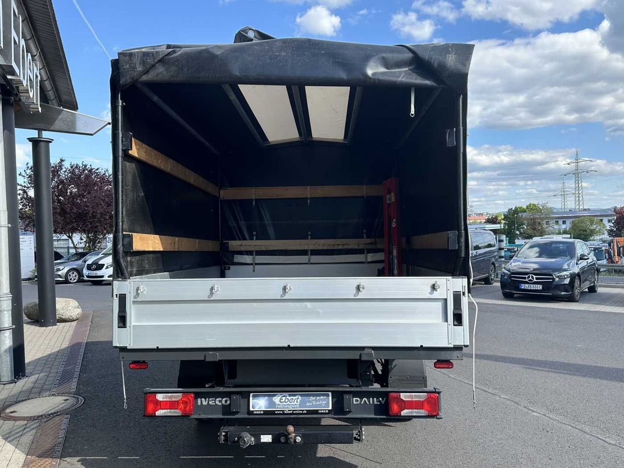 Iveco Daily 35S14 Pritsche+Plane *AHK*Ladekran*7-Sitze - Curtain side van: picture 4 Iveco Daily 35S14 Pritsche+Plane *AHK*Ladekran*7-Sitze - Curtain side van: picture 4