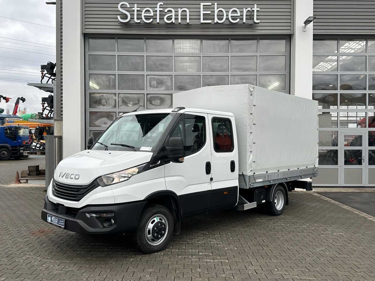 Iveco Daily 50C18H A8 DoKa *AHK*Automatik*7-Sitze* - Open body delivery van, Combi van: picture 1 Iveco Daily 50C18H A8 DoKa *AHK*Automatik*7-Sitze* - Open body delivery van, Combi van: picture 1