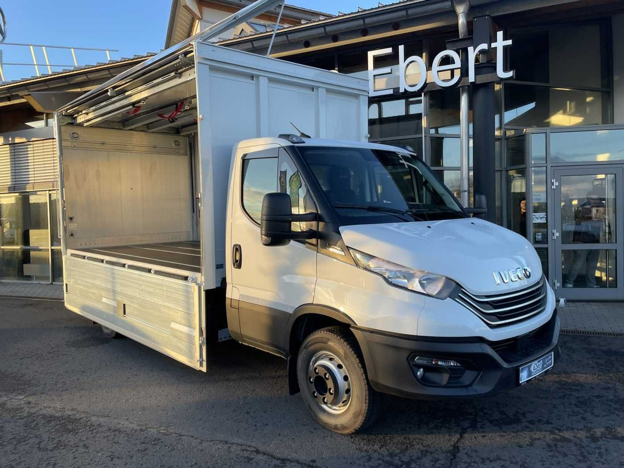 Iveco Daily 70C18 HA8 *LBW*Schwenkwandkoffer* - Box van: picture 2 Iveco Daily 70C18 HA8 *LBW*Schwenkwandkoffer* - Box van: picture 2