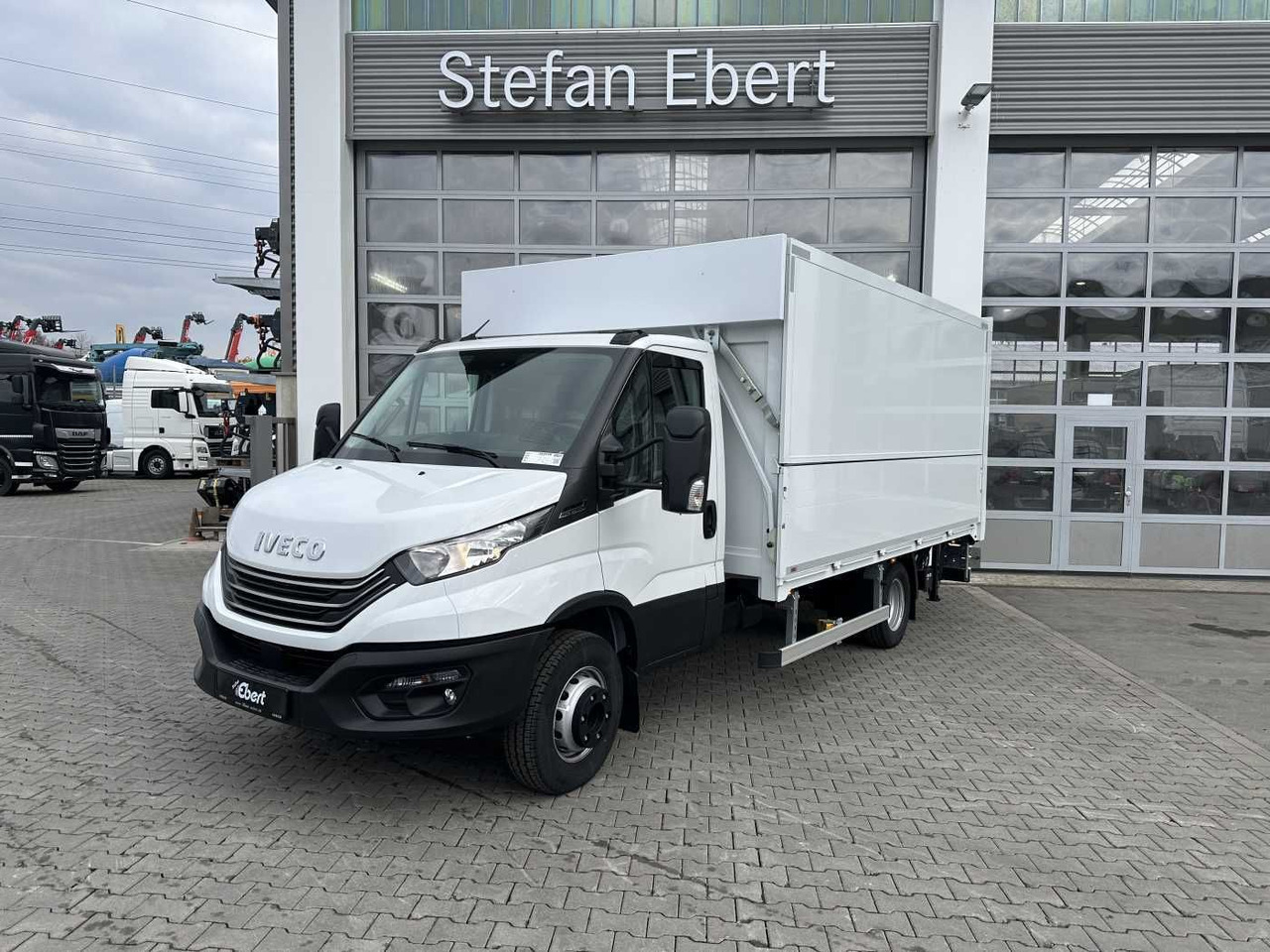 Iveco Daily 70C18 HA8 *LBW*Schwenkwandkoffer* - Box van: picture 1 Iveco Daily 70C18 HA8 *LBW*Schwenkwandkoffer* - Box van: picture 1