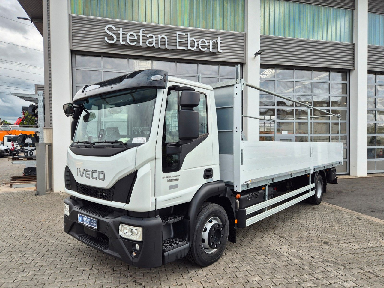 Iveco Eurocargo ML140E28/P Gerüstbau 3 Sitze AHK Klima - Dropside/ Flatbed truck: picture 1 Iveco Eurocargo ML140E28/P Gerüstbau 3 Sitze AHK Klima - Dropside/ Flatbed truck: picture 1