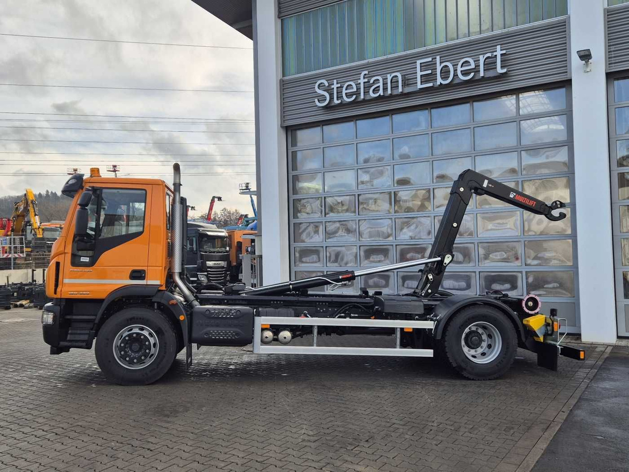 New Hook lift truck Iveco ML180E32/P HIAB ULT14S51 AHK Standheizung: picture 6