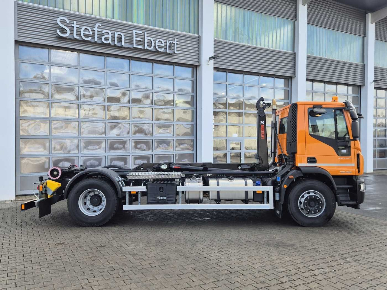 New Hook lift truck Iveco ML180E32/P HIAB ULT14S51 AHK Standheizung: picture 7