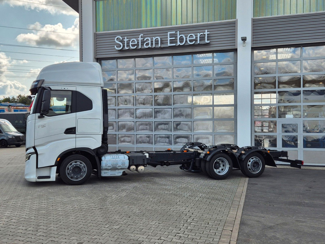 Iveco S-Way AS260S46Y/FP 6x2 Intarder Standklima - Cab chassis truck: picture 5 Iveco S-Way AS260S46Y/FP 6x2 Intarder Standklima - Cab chassis truck: picture 5