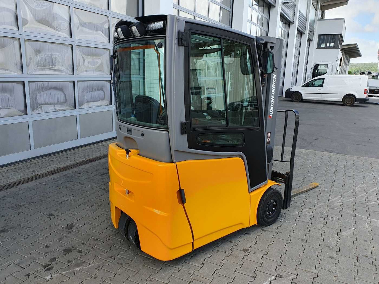 Jungheinrich EFG 215 / Triplex: 4.25m! / SS / 2.472h! / 2020 - Electric forklift: picture 4 Jungheinrich EFG 215 / Triplex: 4.25m! / SS / 2.472h! / 2020 - Electric forklift: picture 4