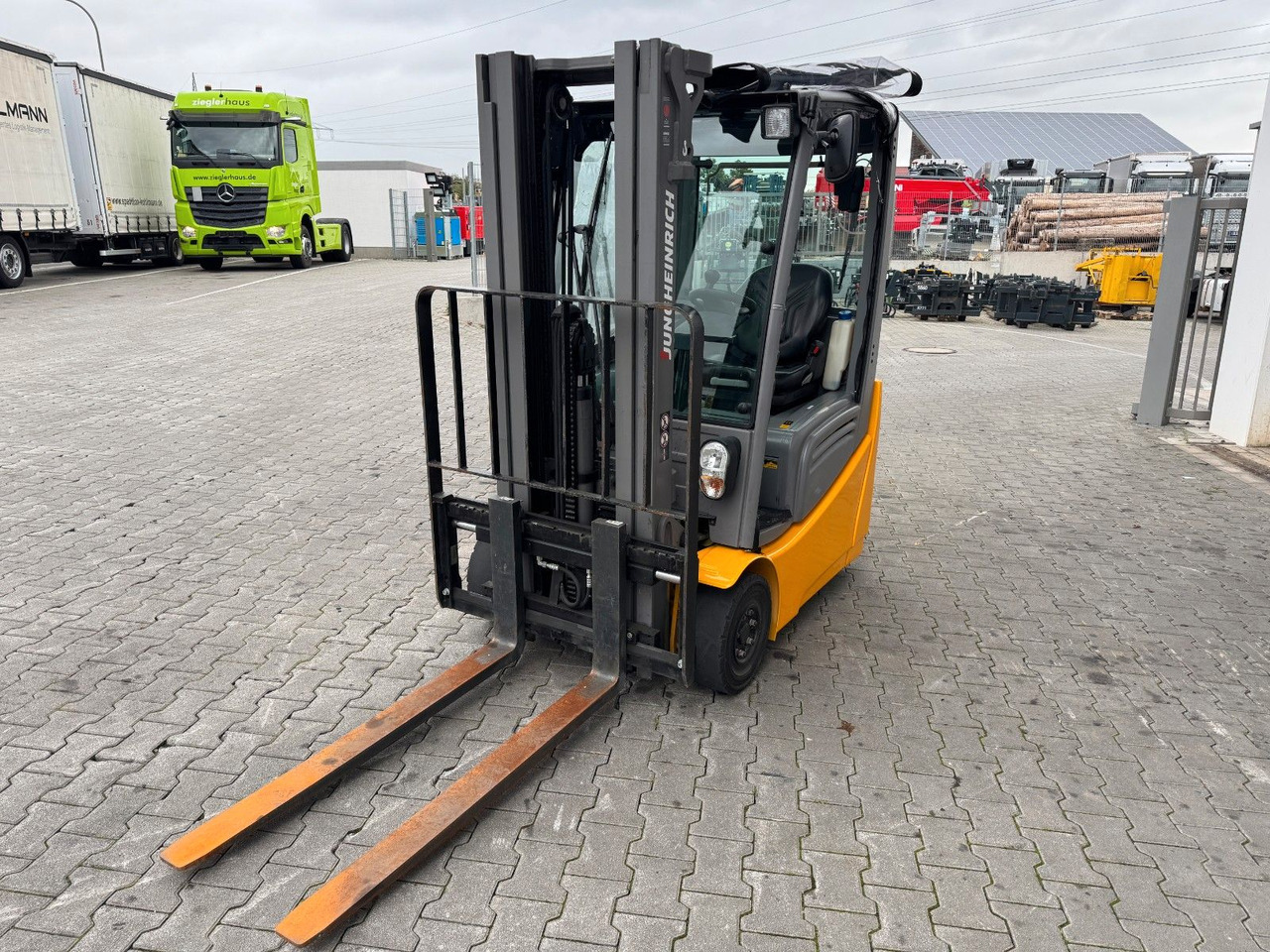 Jungheinrich EFG 215 / Triplex: 4.25m! / SS / nur 2.819h! - Electric forklift: picture 5 Jungheinrich EFG 215 / Triplex: 4.25m! / SS / nur 2.819h! - Electric forklift: picture 5