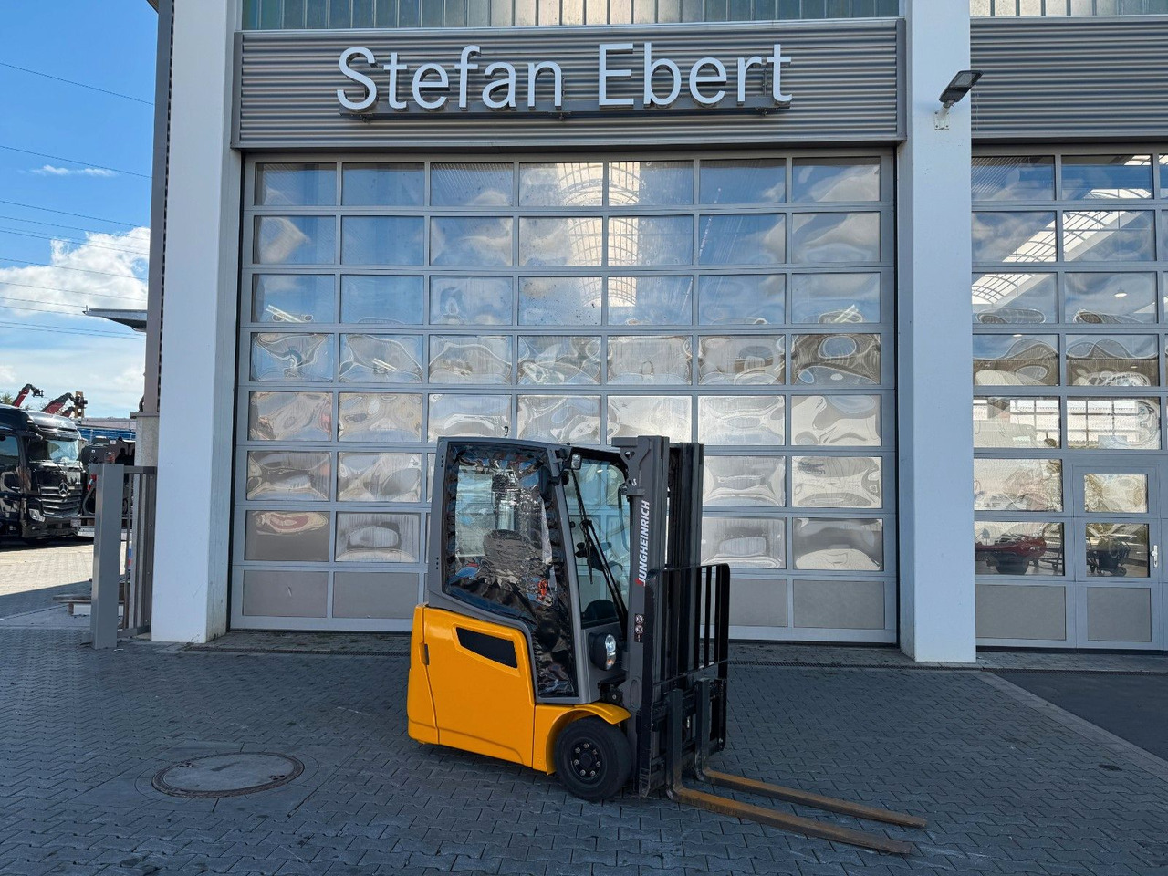 Jungheinrich EFG 215 / Triplex: 4.25m! / SS / nur 2.865h! - Electric forklift: picture 1 Jungheinrich EFG 215 / Triplex: 4.25m! / SS / nur 2.865h! - Electric forklift: picture 1