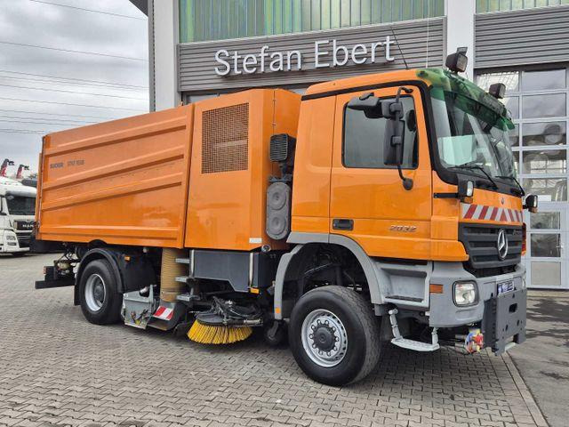Mercedes-Benz Actros 2032 A 4x4 Bucher STKF 9500 Airport 30x - Road sweeper: picture 4 Mercedes-Benz Actros 2032 A 4x4 Bucher STKF 9500 Airport 30x - Road sweeper: picture 4