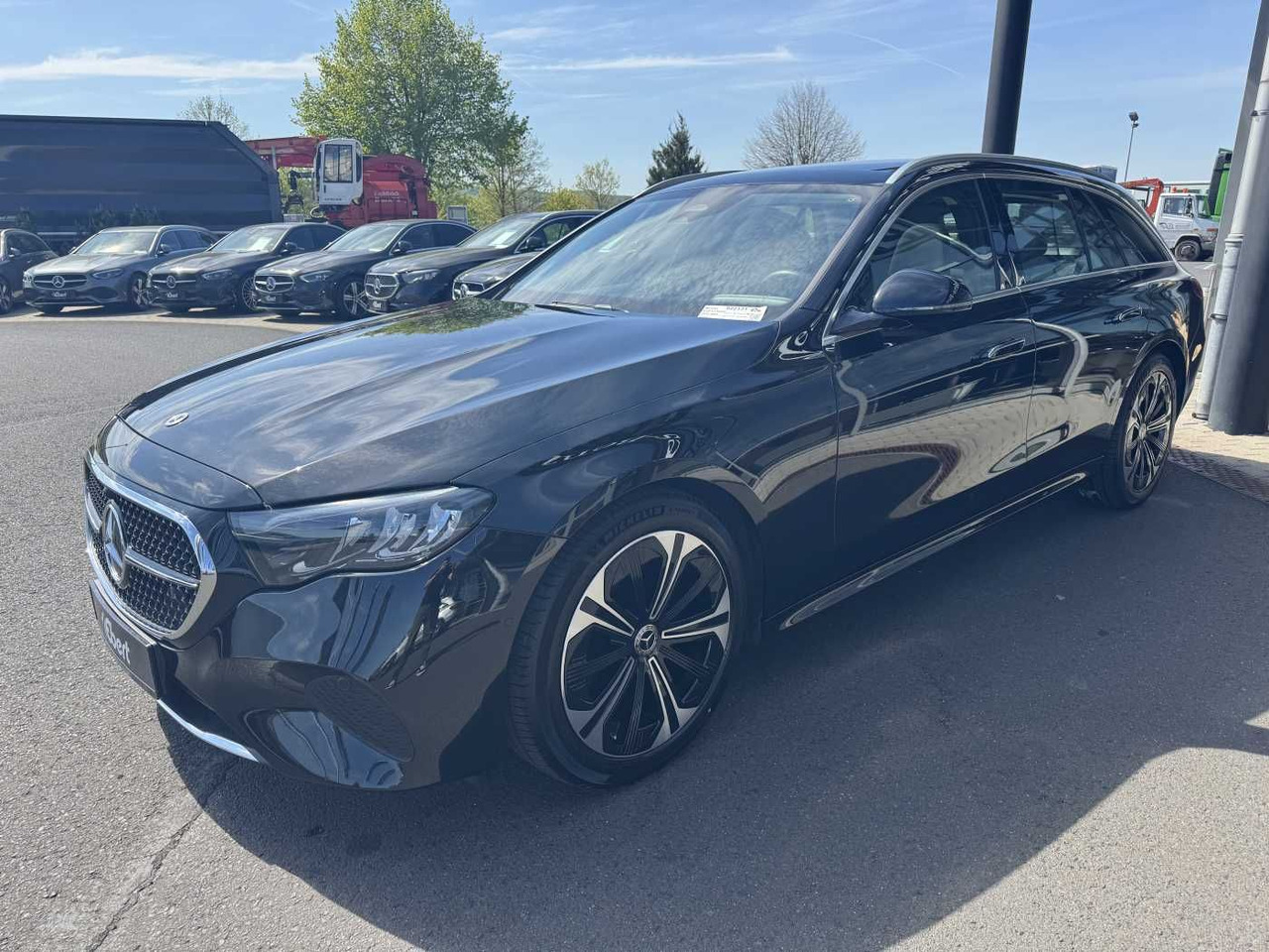 Mercedes-Benz E 220d Avantgarde+Pano+AHK+Distr+19Zoll+MBUX - Car: picture 2 Mercedes-Benz E 220d Avantgarde+Pano+AHK+Distr+19Zoll+MBUX - Car: picture 2
