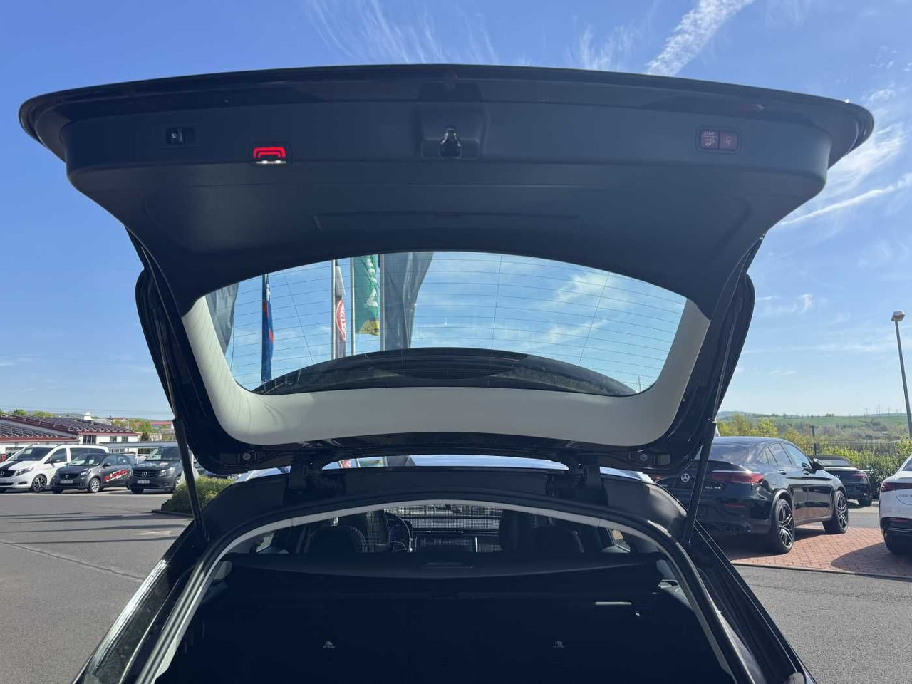Leasing of  Mercedes-Benz E 220d Avantgarde+Pano+AHK+Distr+19Zoll+MBUX Mercedes-Benz E 220d Avantgarde+Pano+AHK+Distr+19Zoll+MBUX: picture 7