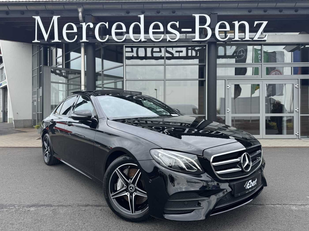 Sedan Mercedes-Benz E 300de 9G AMG+Pano+Memory+Ambiente+RFK+Night: picture 1