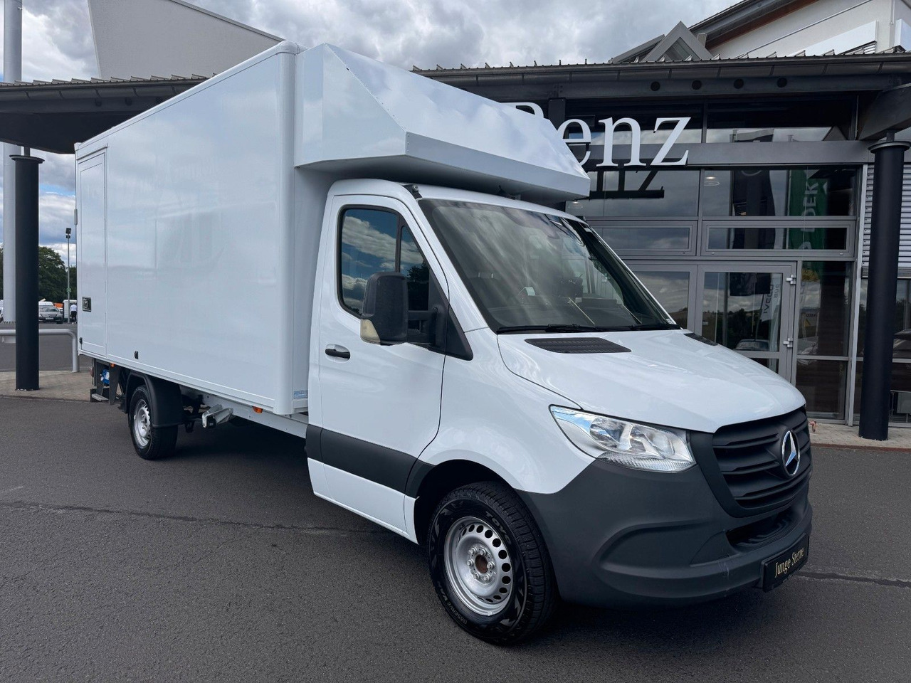 Mercedes-Benz Sprinter 317 CDI 4325 Koffer LBW Klima Kamera - Box van: picture 1 Mercedes-Benz Sprinter 317 CDI 4325 Koffer LBW Klima Kamera - Box van: picture 1