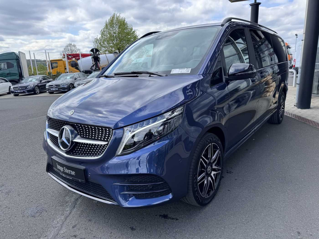 Mercedes-Benz V 250 d EDITION 4MATIC AMG DISTRONIC AHK Tisch - Passenger van: picture 3 Mercedes-Benz V 250 d EDITION 4MATIC AMG DISTRONIC AHK Tisch - Passenger van: picture 3