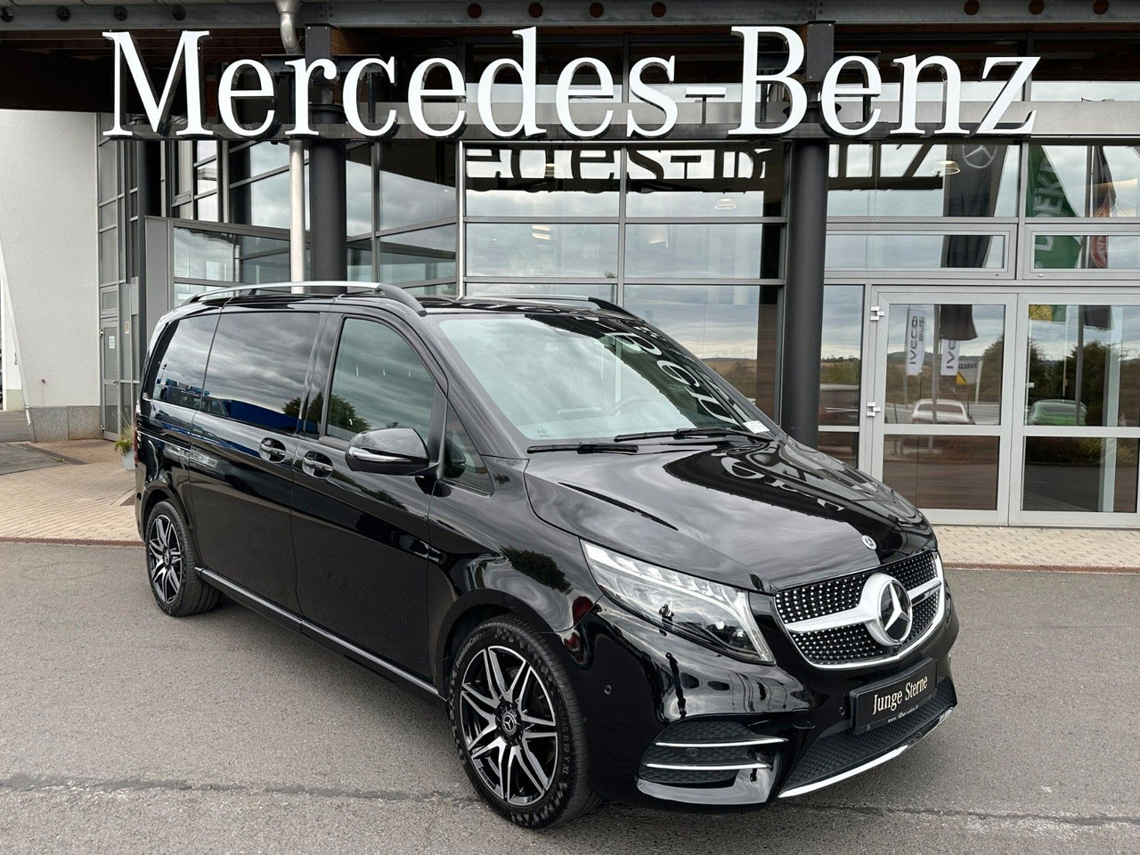 Mercedes-Benz V 250 d EDITION AMG Kompakt ILS elektr Türen - Passenger van: picture 1 Mercedes-Benz V 250 d EDITION AMG Kompakt ILS elektr Türen - Passenger van: picture 1