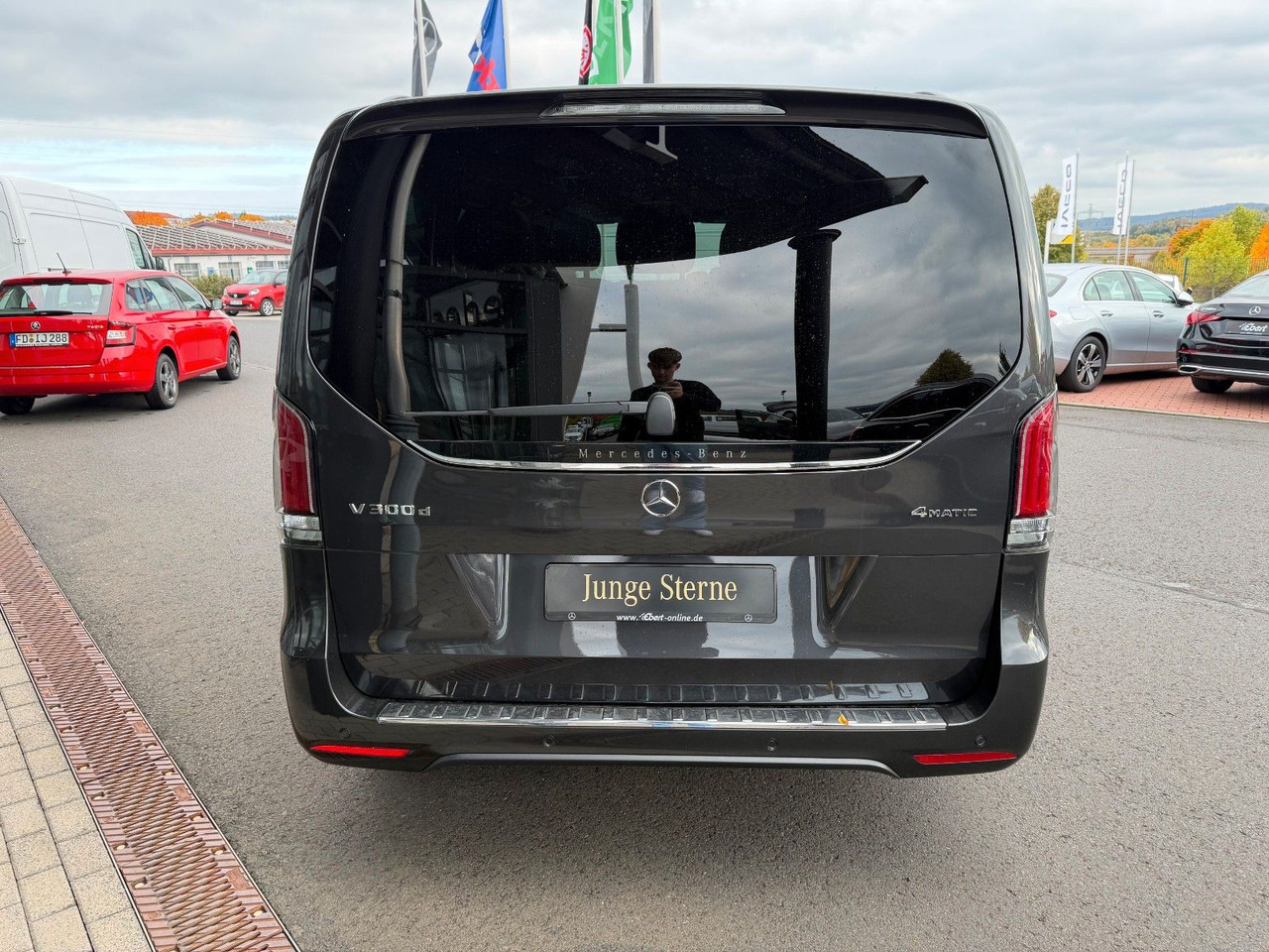 Mercedes-Benz V 300 d 4MATIC EXCLUSIVE AMG Panorama Standheiz - Passenger van: picture 5 Mercedes-Benz V 300 d 4MATIC EXCLUSIVE AMG Panorama Standheiz - Passenger van: picture 5