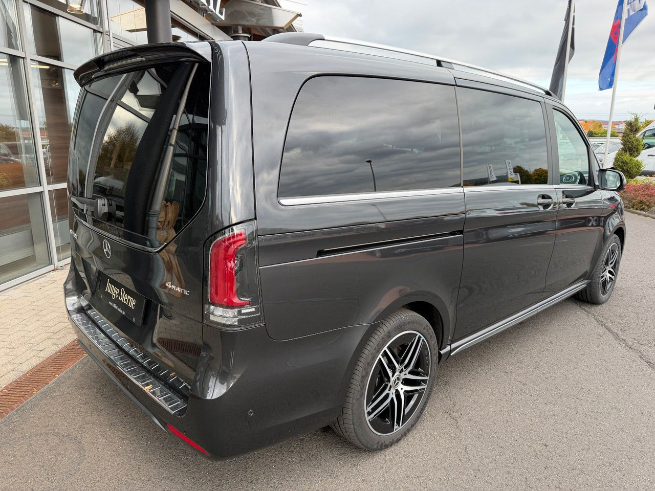Mercedes-Benz V 300 d 4MATIC EXCLUSIVE AMG Panorama Standheiz - Passenger van: picture 4 Mercedes-Benz V 300 d 4MATIC EXCLUSIVE AMG Panorama Standheiz - Passenger van: picture 4