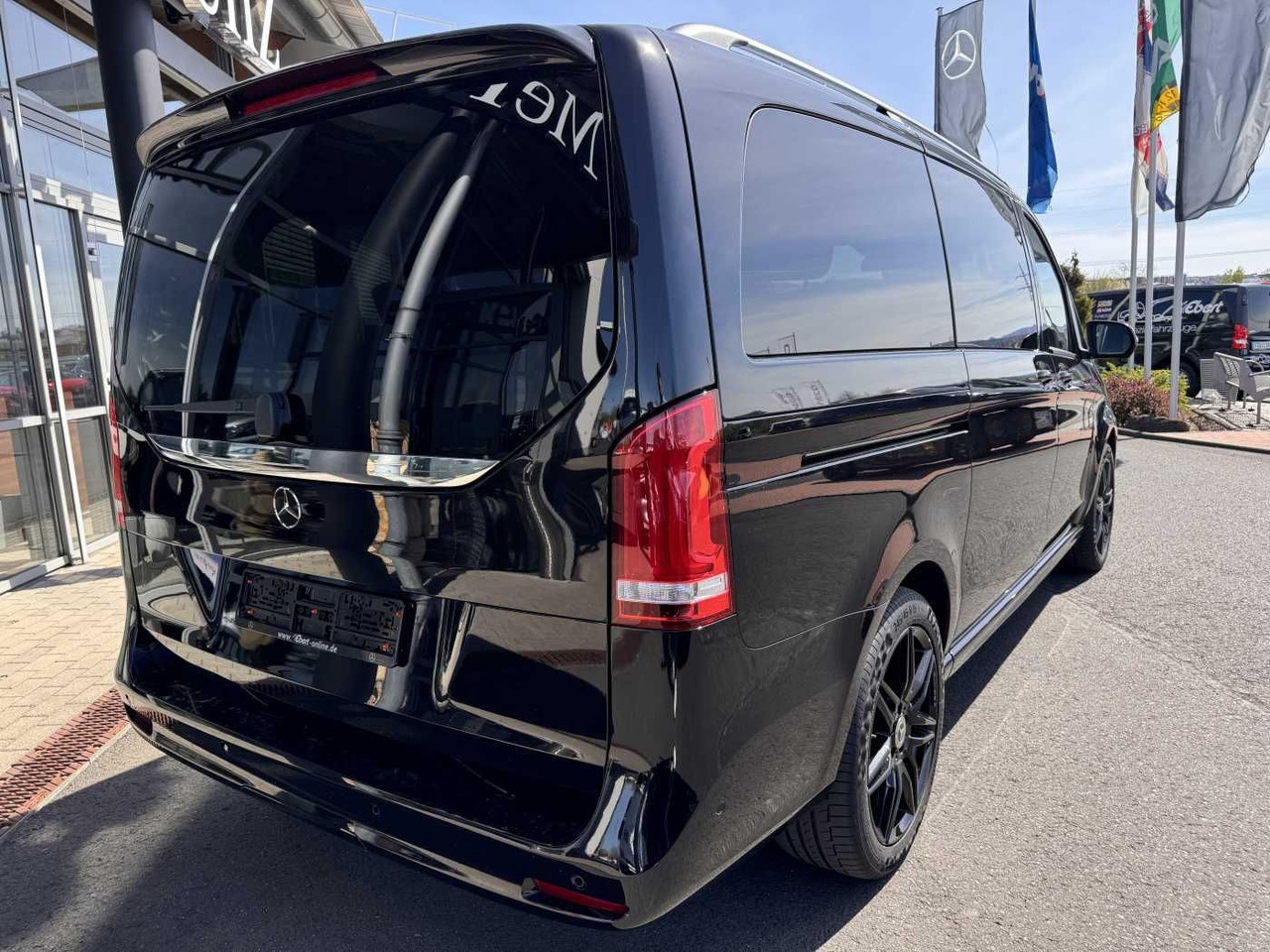Mercedes-Benz V 300 d EDITION AMG 4MATIC Tisch AHK elektr Tür - Passenger van: picture 4 Mercedes-Benz V 300 d EDITION AMG 4MATIC Tisch AHK elektr Tür - Passenger van: picture 4