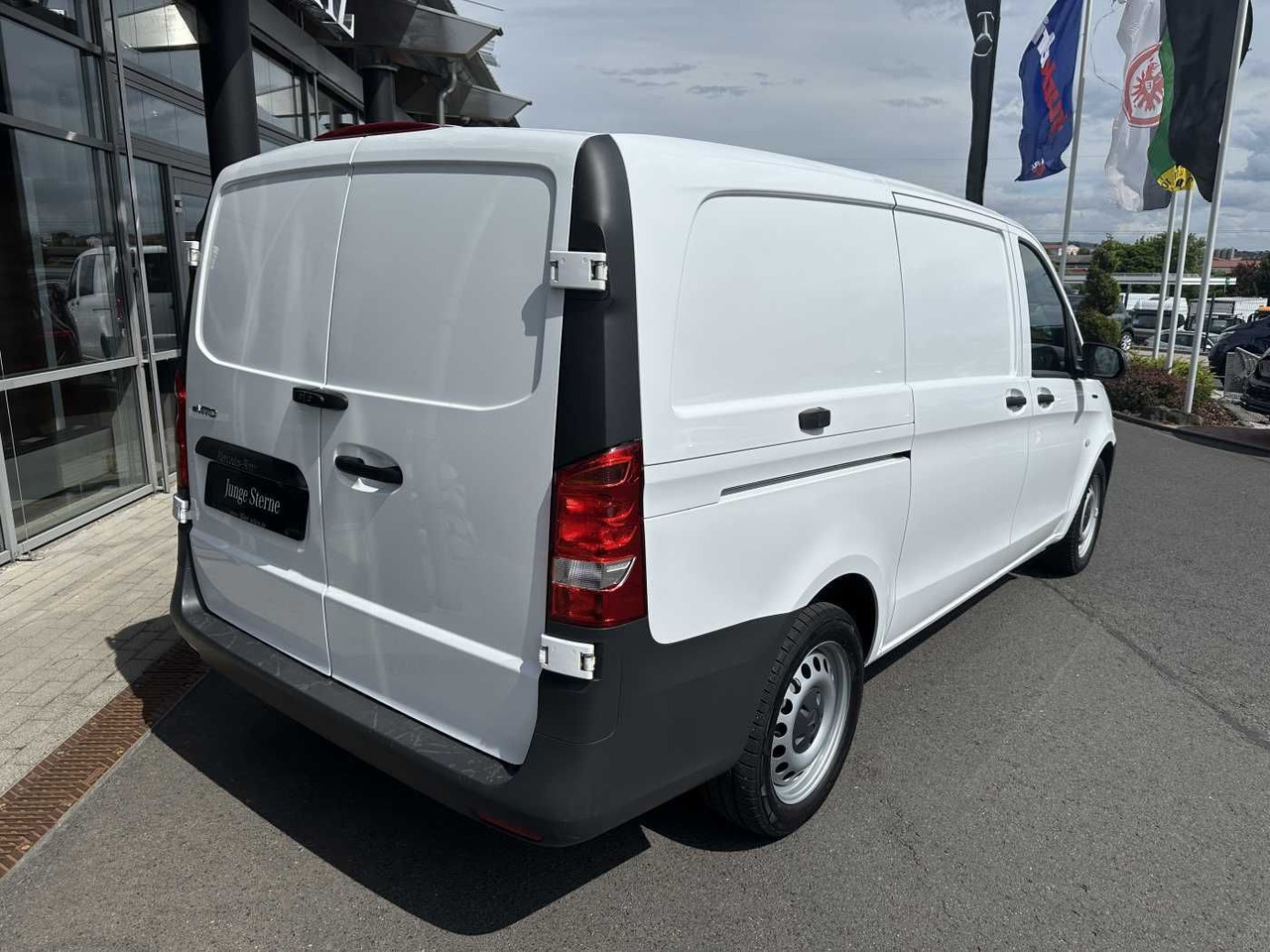 Mercedes-Benz eVito 112 Klima Kamera Navi SHZ Tempomat - Small van, Electric van: picture 4 Mercedes-Benz eVito 112 Klima Kamera Navi SHZ Tempomat - Small van, Electric van: picture 4