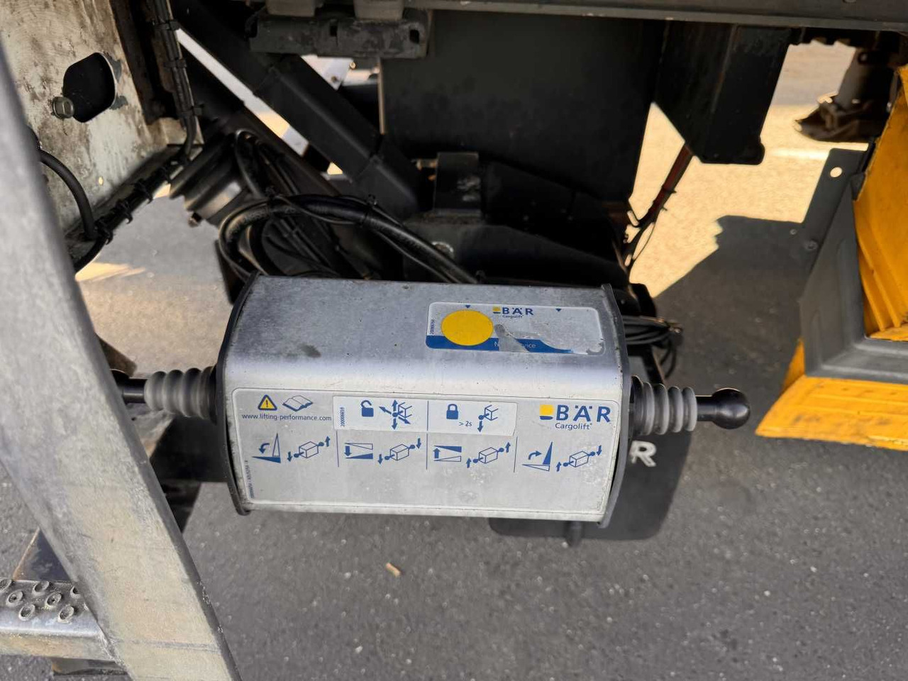 New Refrigerator trailer Schmitz Cargobull SCB*2 Carrier Supra 950 U LBW Bär 2.000kg: picture 15 New Refrigerator trailer Schmitz Cargobull SCB*2 Carrier Supra 950 U LBW Bär 2.000kg: picture 15