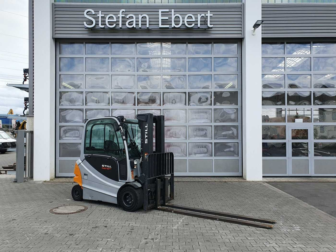 Still RX60-30L/600 - Triplex: 4.6m / SS / 9.311h - Electric forklift: picture 1 Still RX60-30L/600 - Triplex: 4.6m / SS / 9.311h - Electric forklift: picture 1