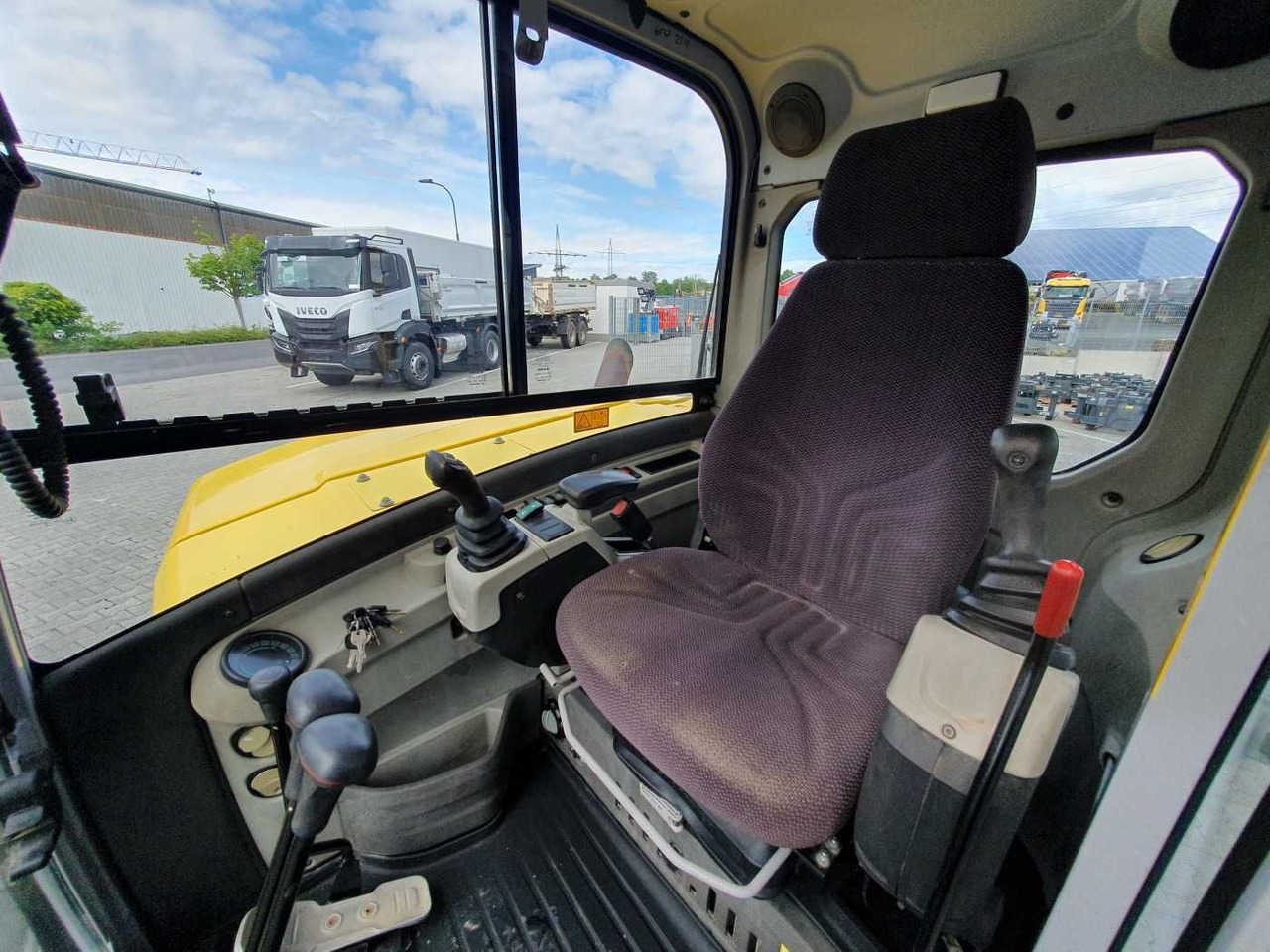 Leasing of  Wacker 8003 / MS08 / nur 4.035h / 2014 / Löffelpaket Wacker 8003 / MS08 / nur 4.035h / 2014 / Löffelpaket: picture 11
