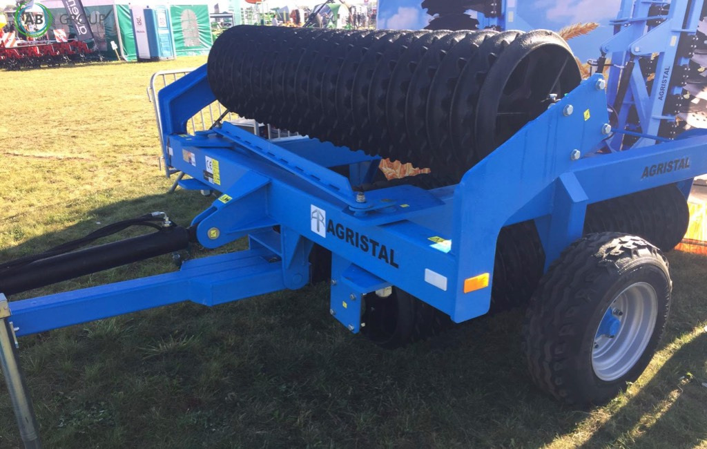 Cambridge hydraulically foldable roller 6.2 m 530 mm Agristal WUC - Farm roller: picture 1 Cambridge hydraulically foldable roller 6.2 m 530 mm Agristal WUC - Farm roller: picture 1