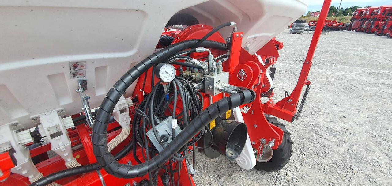 Precision sowing machine Ozdoken pneumatic precision seeder model VPKT-DG6 - on stock: picture 6 Precision sowing machine Ozdoken pneumatic precision seeder model VPKT-DG6 - on stock: picture 6