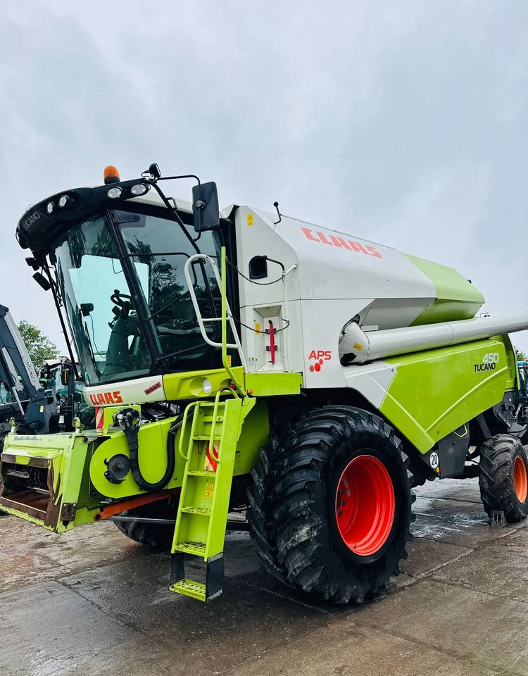 Claas Tucano 450 - Combine harvester: picture 1 Claas Tucano 450 - Combine harvester: picture 1