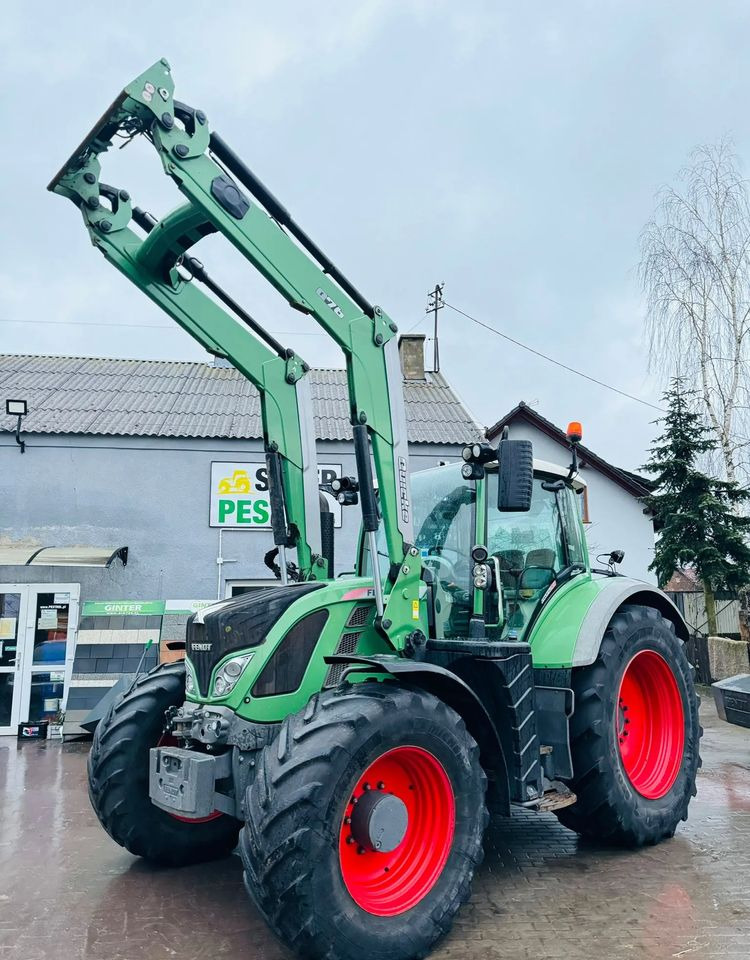 Fendt 724 - Farm tractor: picture 1 Fendt 724 - Farm tractor: picture 1