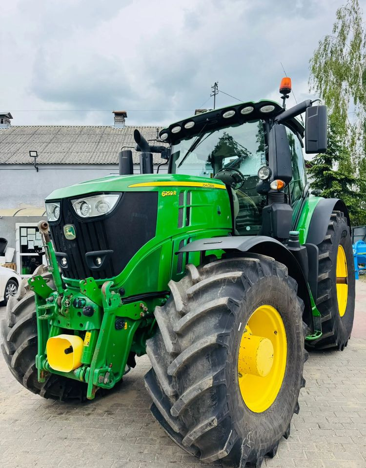 John Deere 6250R - Farm tractor: picture 1 John Deere 6250R - Farm tractor: picture 1