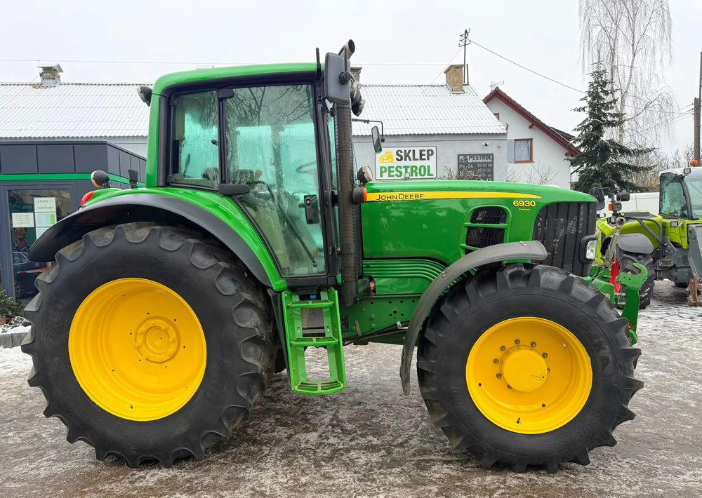 John Deere 6930 Premium - Farm tractor: picture 1 John Deere 6930 Premium - Farm tractor: picture 1