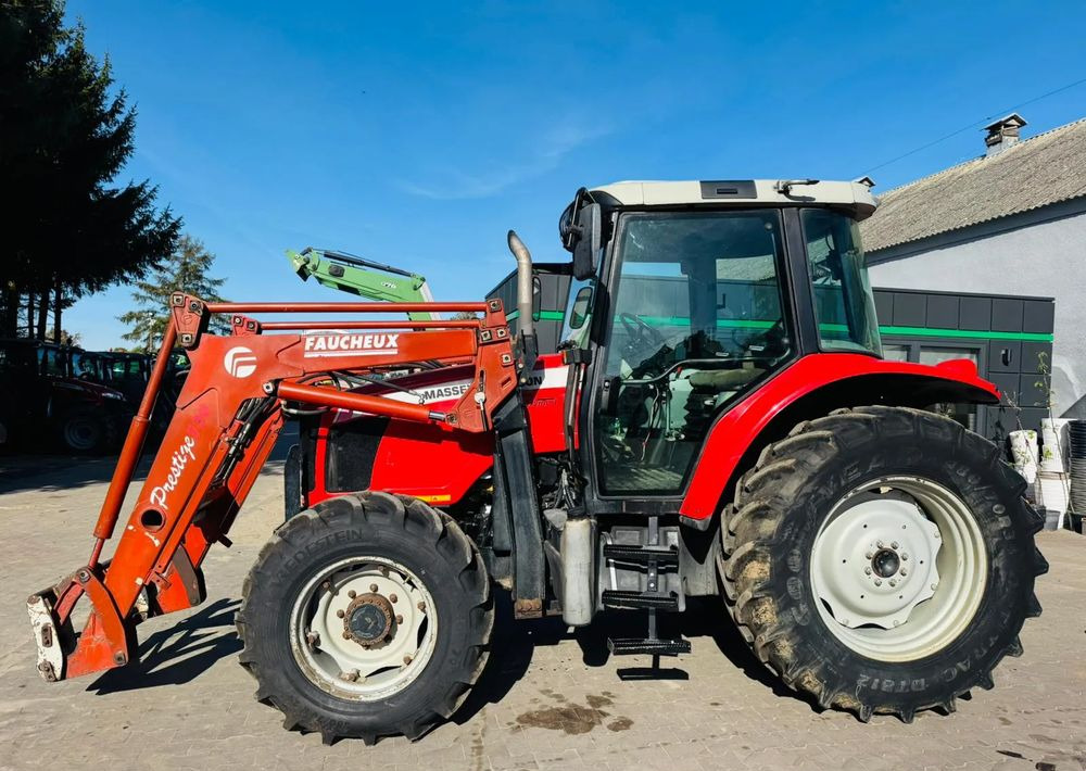 Massey Ferguson 6490 Dyna 6 - Farm tractor: picture 2 Massey Ferguson 6490 Dyna 6 - Farm tractor: picture 2