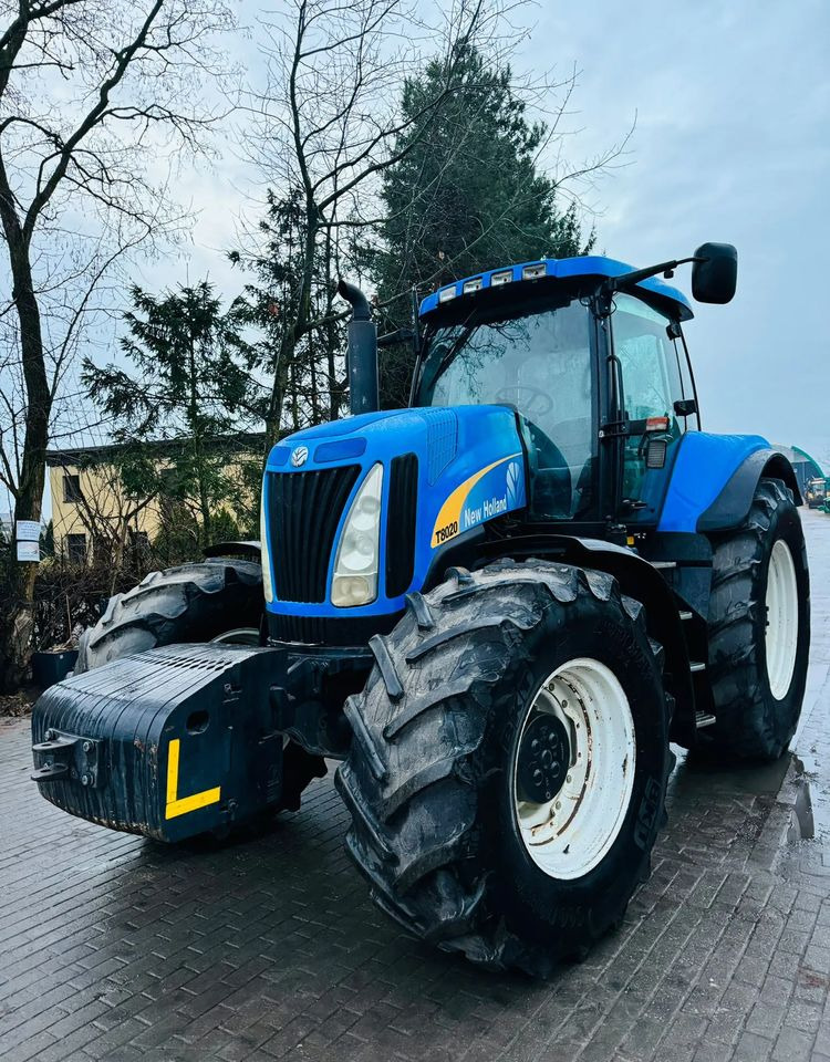 New Holland T8020 - Farm tractor: picture 2 New Holland T8020 - Farm tractor: picture 2