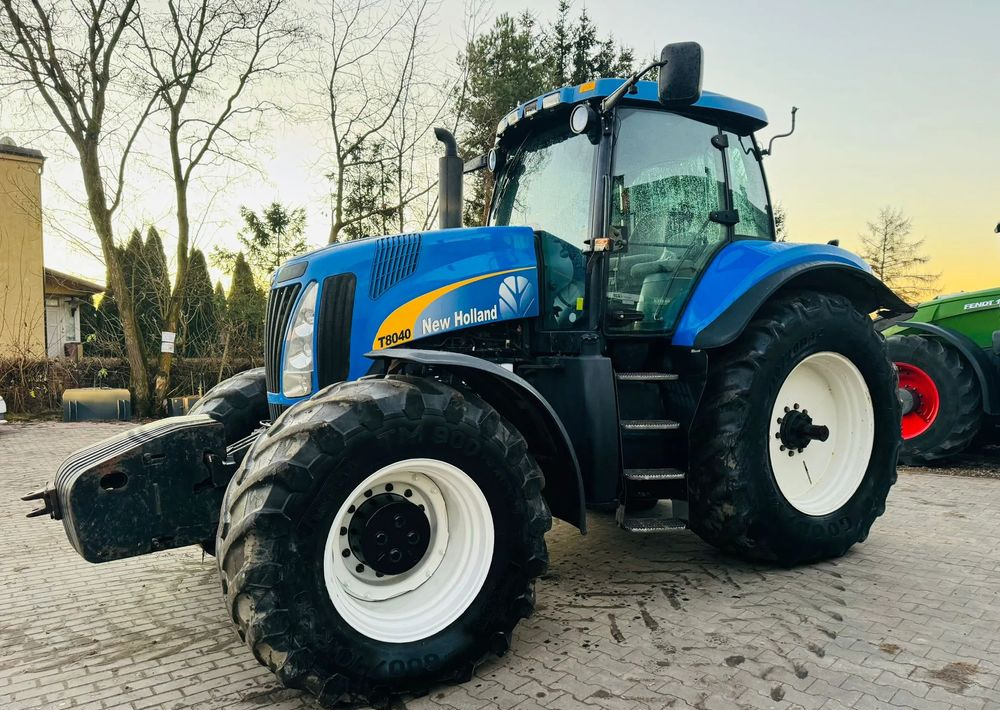 New Holland T8040 - Farm tractor: picture 3 New Holland T8040 - Farm tractor: picture 3