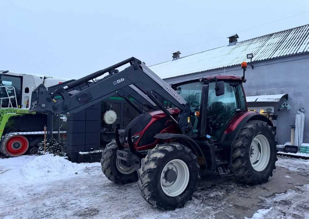 Valtra N 104 - Farm tractor: picture 4 Valtra N 104 - Farm tractor: picture 4