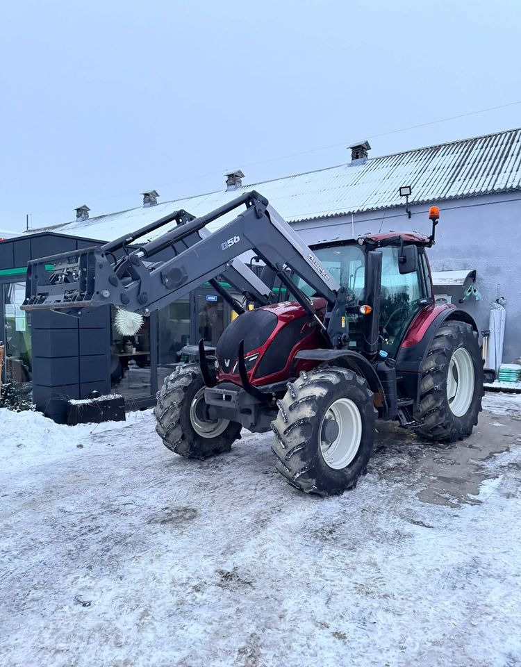 Valtra N 104 - Farm tractor: picture 5 Valtra N 104 - Farm tractor: picture 5