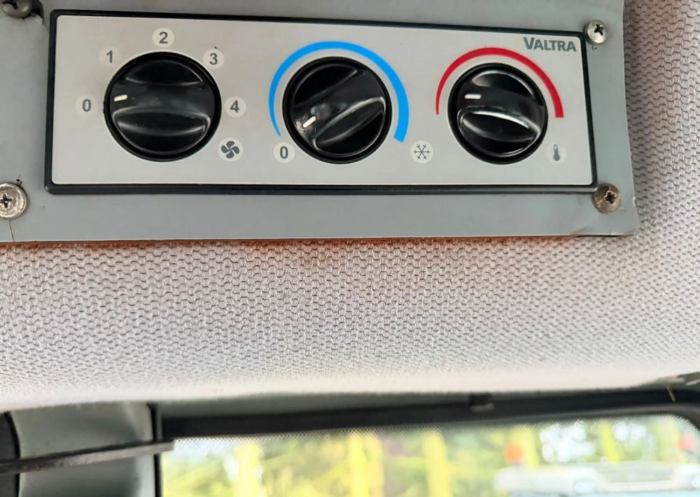 Farm tractor Valtra T 170: picture 13