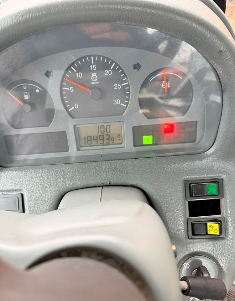 Farm tractor Valtra T 170: picture 11