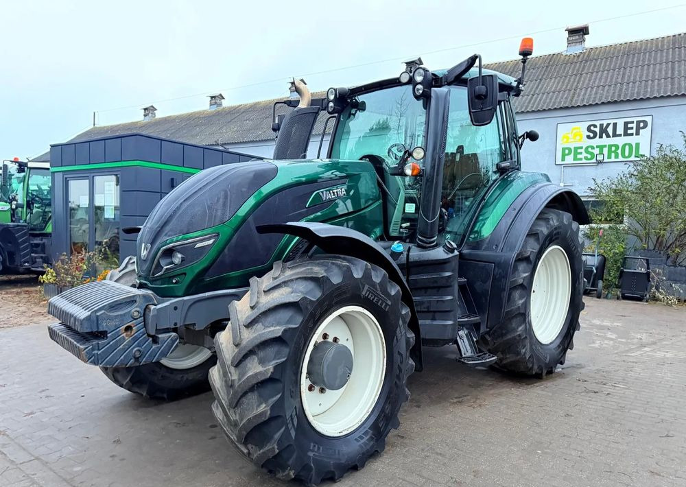 Valtra T174 Versu - Farm tractor: picture 1 Valtra T174 Versu - Farm tractor: picture 1