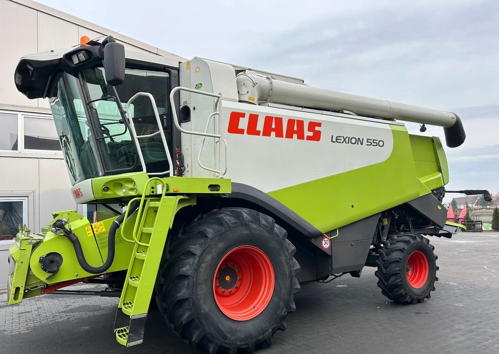 Claas Lexion 550 - Farm tractor: picture 1 Claas Lexion 550 - Farm tractor: picture 1