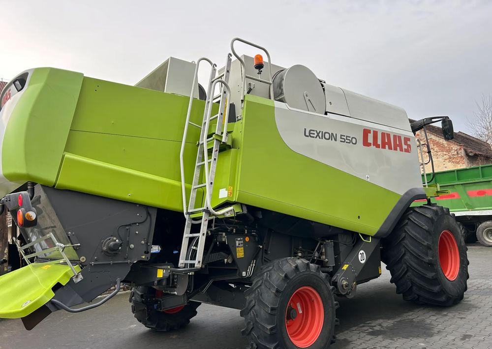 Claas Lexion 550 - Farm tractor: picture 2 Claas Lexion 550 - Farm tractor: picture 2