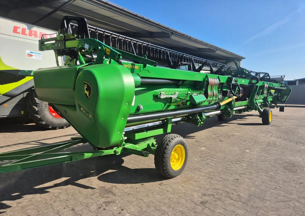 John Deere 640 EX PF635 - Combine header: picture 1 John Deere 640 EX PF635 - Combine header: picture 1