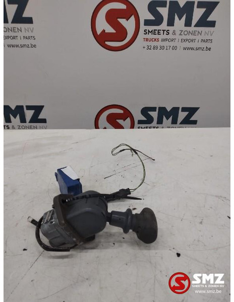 Iveco Occ handremklep + relais Iveco Trakker DPM60EY 412 - Brake parts for Truck: picture 1 Iveco Occ handremklep + relais Iveco Trakker DPM60EY 412 - Brake parts for Truck: picture 1