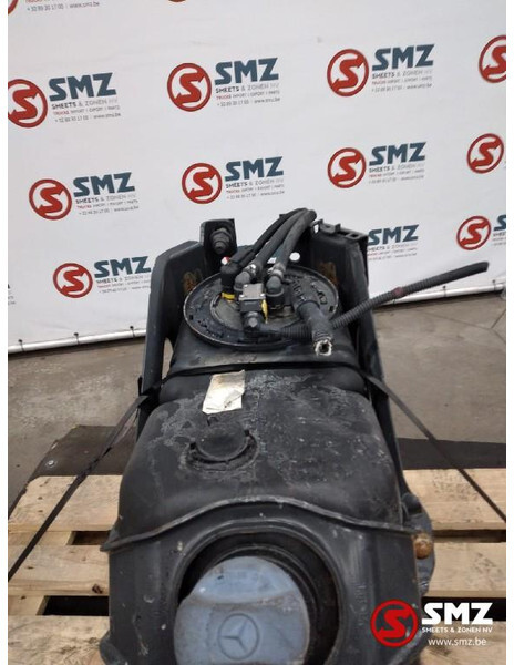 Mercedes-Benz Occ AdBluetank 60L Mercedes Actros A9604702715 - Fuel processing/ Fuel delivery for Truck: picture 3 Mercedes-Benz Occ AdBluetank 60L Mercedes Actros A9604702715 - Fuel processing/ Fuel delivery for Truck: picture 3