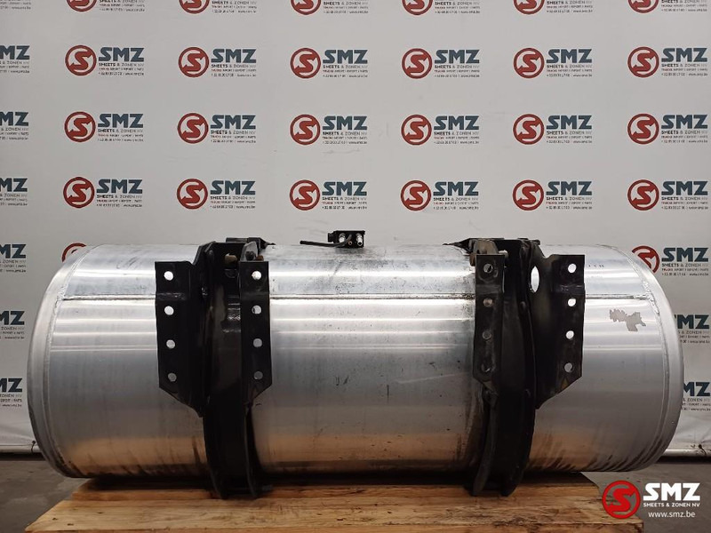 Renault Occ brandstoftank met steunen 415L Renault - Fuel tank for Truck: picture 2 Renault Occ brandstoftank met steunen 415L Renault - Fuel tank for Truck: picture 2