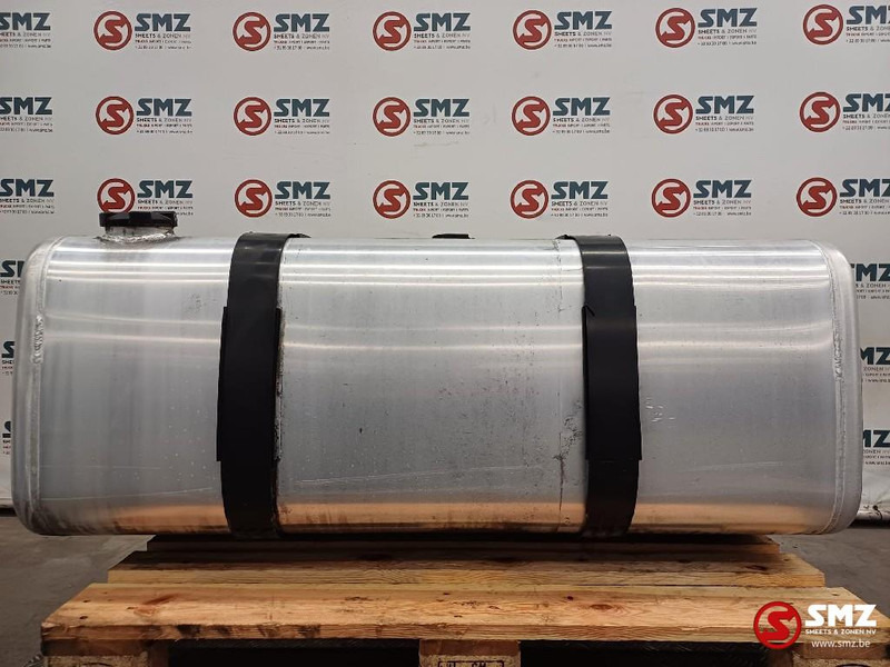 Renault Occ brandstoftank met steunen 415L Renault - Fuel tank for Truck: picture 1 Renault Occ brandstoftank met steunen 415L Renault - Fuel tank for Truck: picture 1
