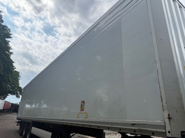 Krone SD - Closed box semi-trailer: picture 3 Krone SD - Closed box semi-trailer: picture 3