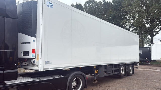 Schmitz Cargobull City stuuras liftas - Refrigerator semi-trailer: picture 1 Schmitz Cargobull City stuuras liftas - Refrigerator semi-trailer: picture 1