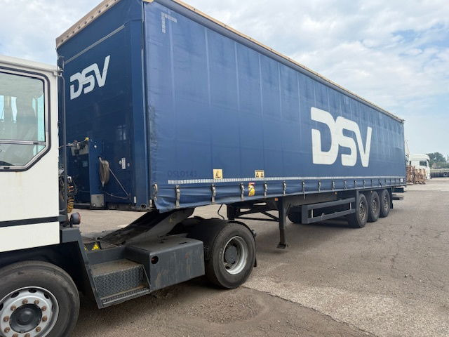 Schmitz Cargobull Laadklep - Curtainsider semi-trailer: picture 1 Schmitz Cargobull Laadklep - Curtainsider semi-trailer: picture 1